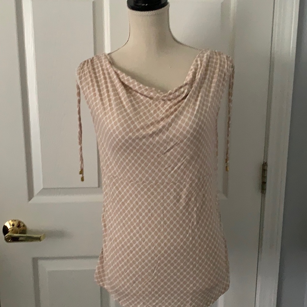 Beige/white diamond top